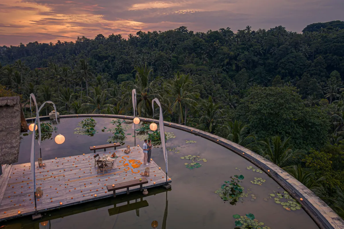 Bassa Moon — Luna de miel en Indonesia