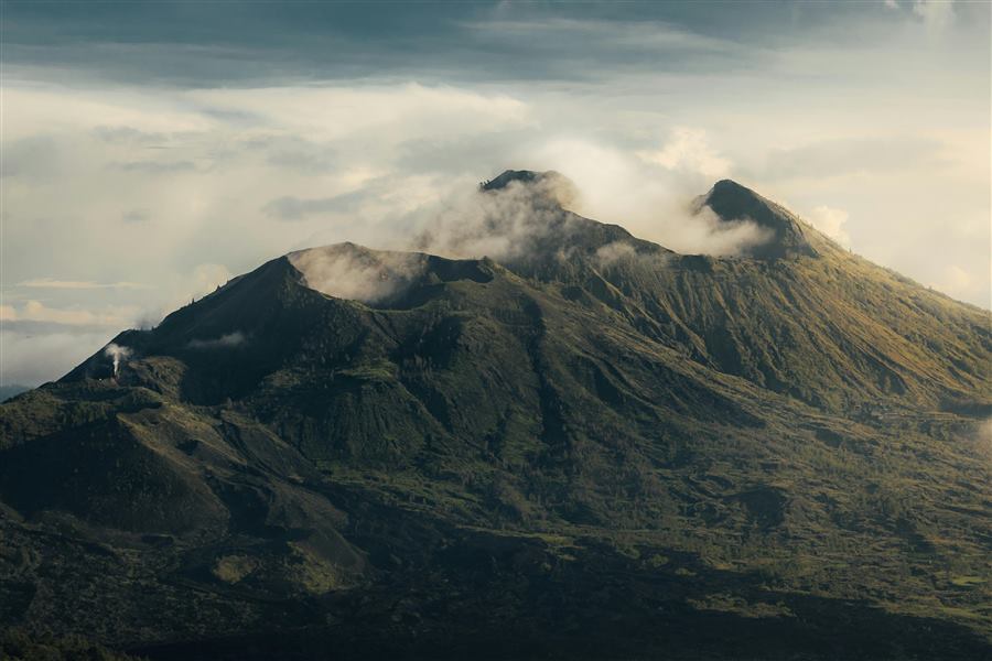 Vuelo en helicóptero privado sobre los volcanes Batur y Agung de Bali