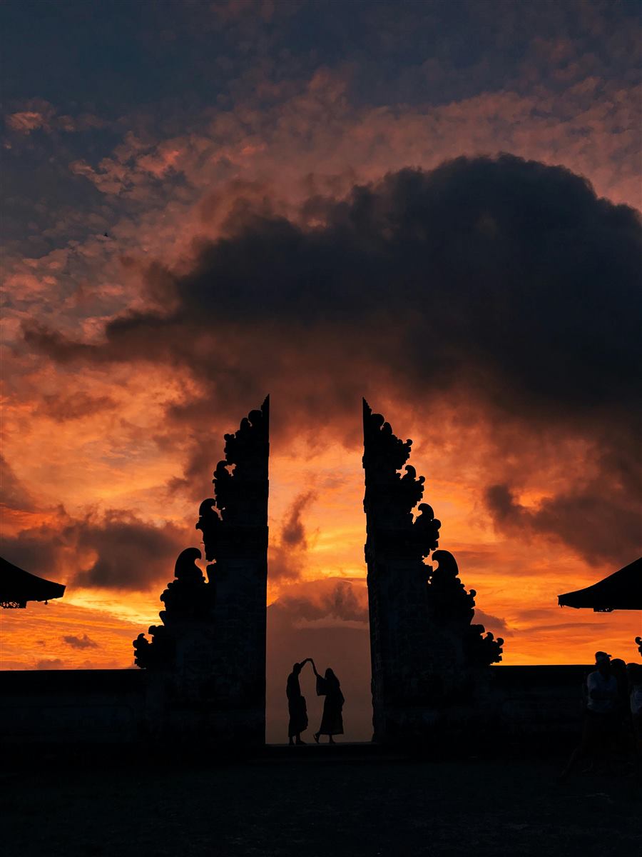 Pura Lempuyang Puerta del Cielo con vistas al Monte Agung al amanecer