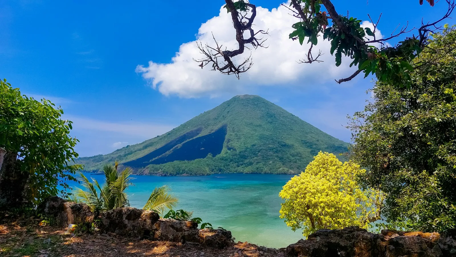 El volcán Gunung Api, en las islas Banda