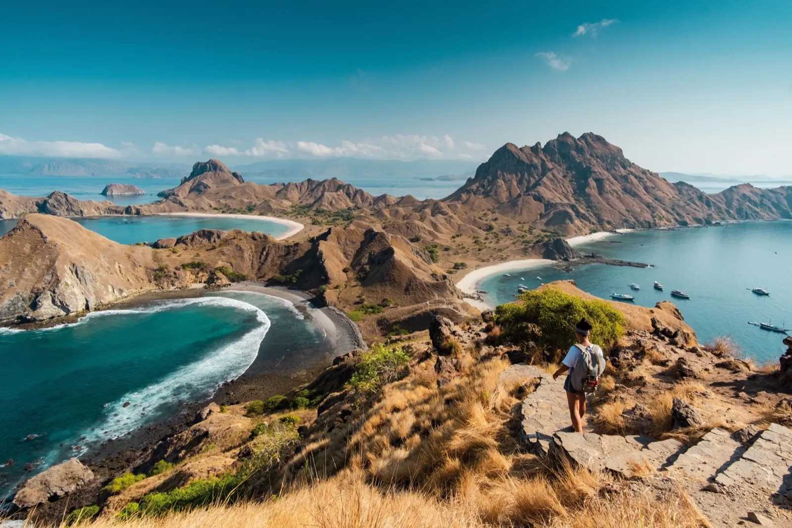 Vista panorámica de las tres bahías desde la cima de Padar Island en Komodo