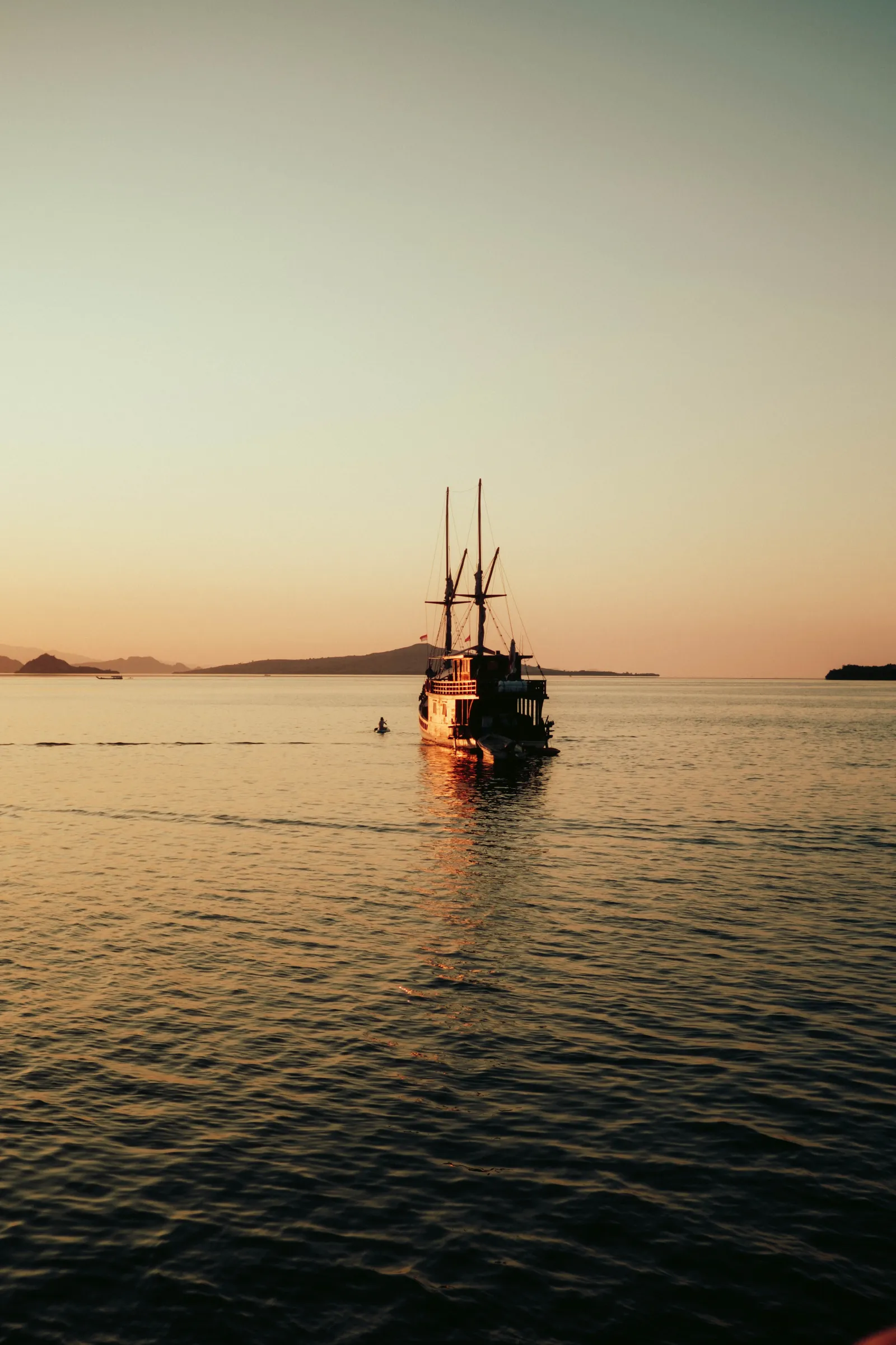 Liveaboard charter privado para buceo expedición en Raja Ampat