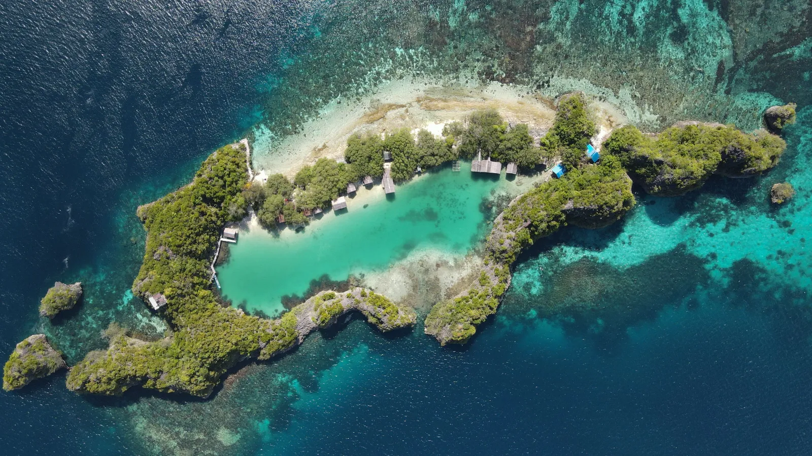 Misool Resort en Raja Ampat, isla privada con conservación marina propia