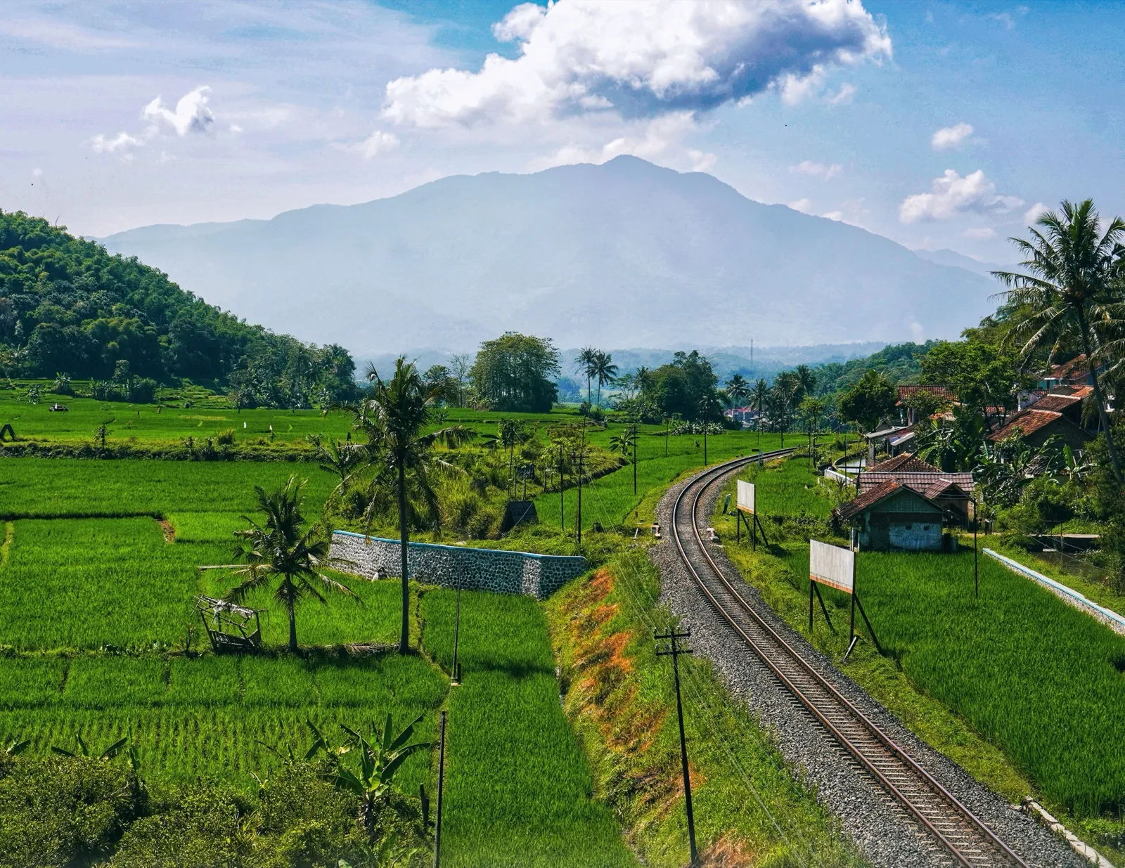 Tren de lujo privado entre Yakarta y Yogyakarta atravesando Java