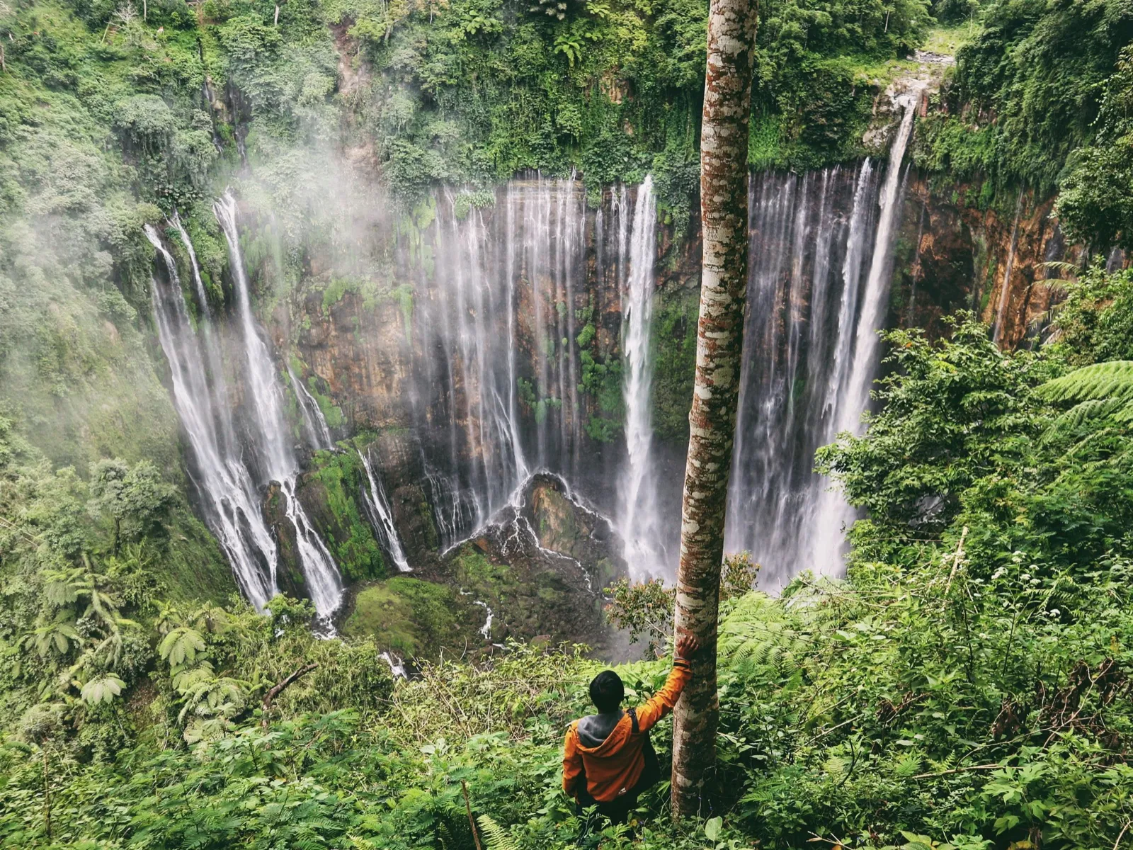 Cascada Tumpak Sewu de las mil corrientes en Lumajang, Java